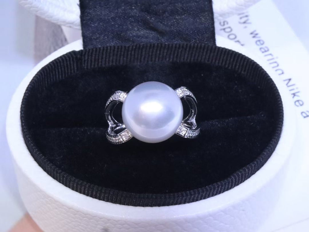 18K White Gold Diamond-Set Australian South Sea Pearl Ring