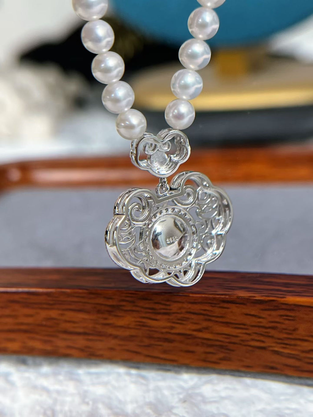 Freshwater Pearl and Water Moss Jade Necklace