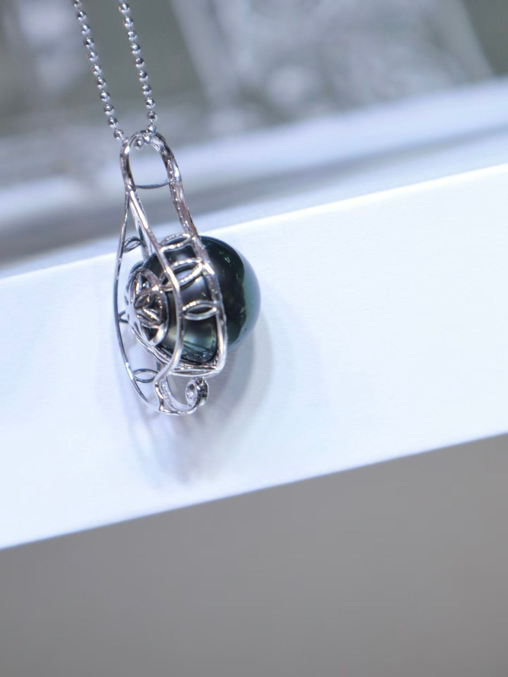 18K White Gold Diamond-set 12.5mm Tahitian Black Pearl Pendant Necklace