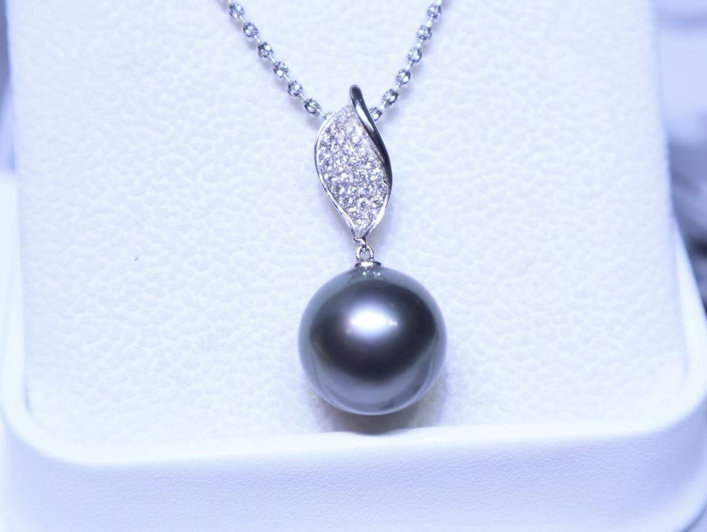 18K White Gold Diamond 13.5mm Tahitian Black Pearl Pendant Necklace
