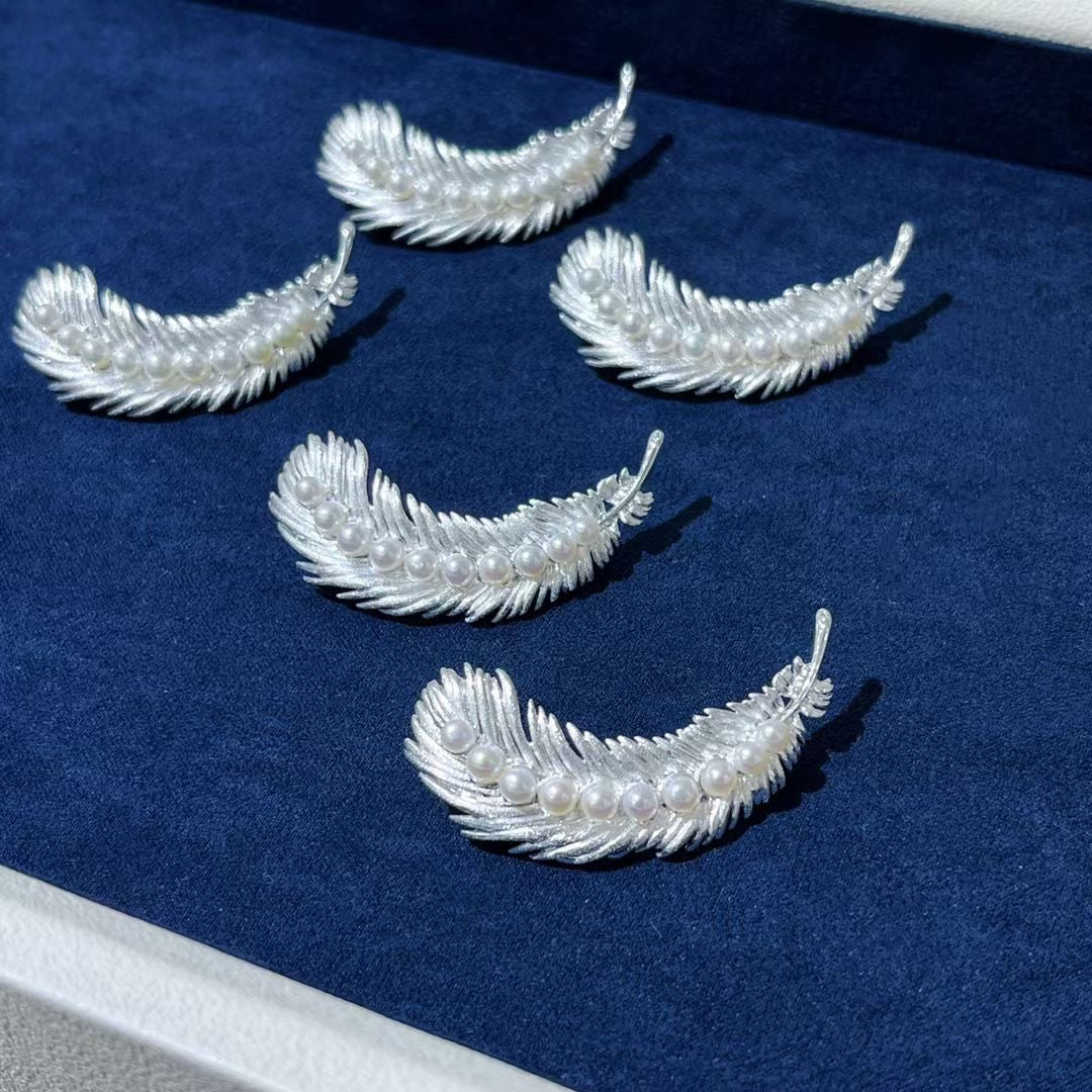 Natural freshwater pearl brooch