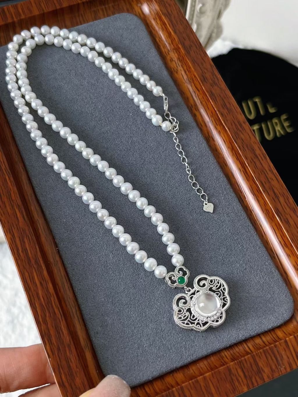 Freshwater Pearl and Water Moss Jade Necklace
