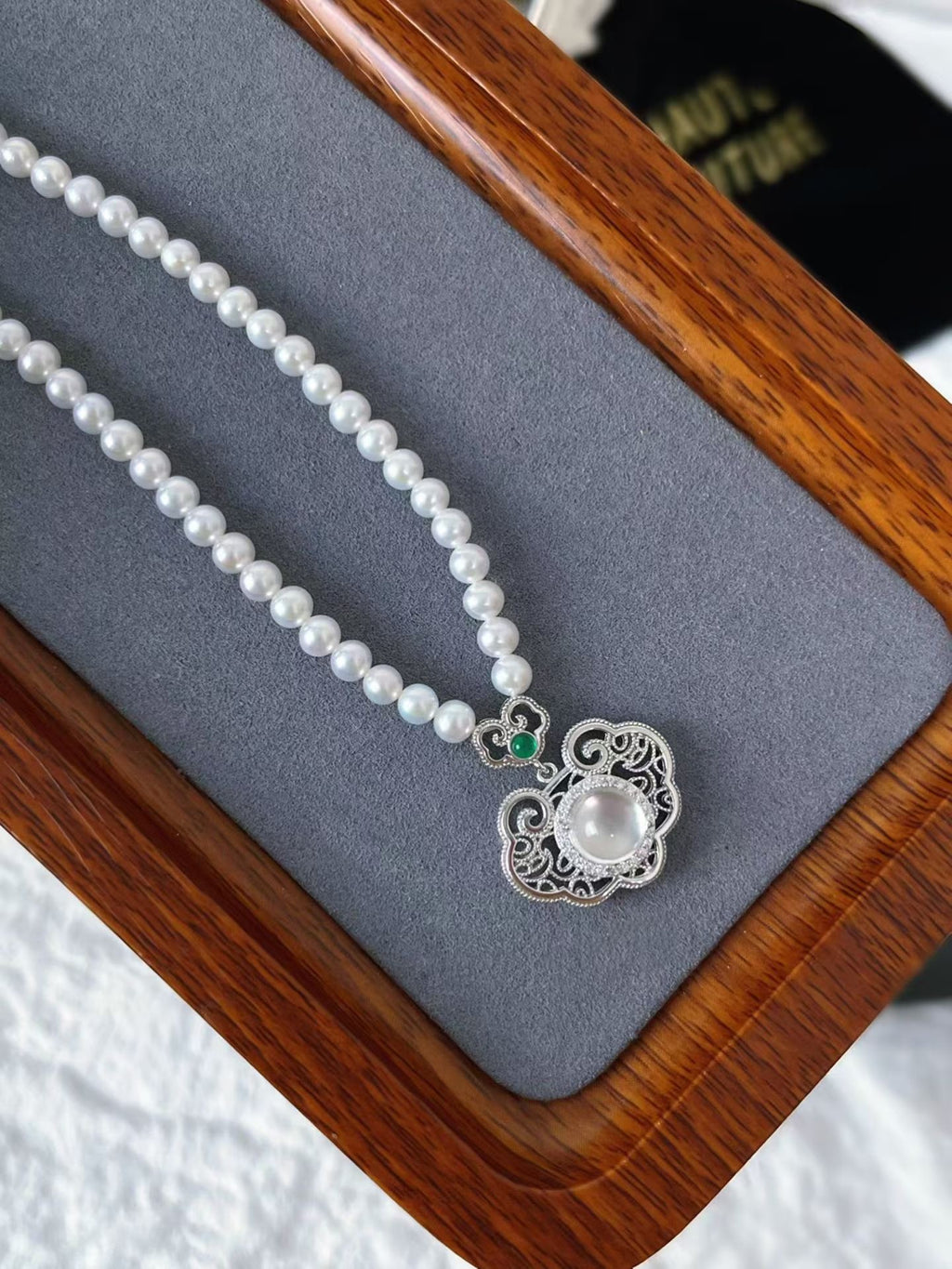 Freshwater Pearl and Water Moss Jade Necklace