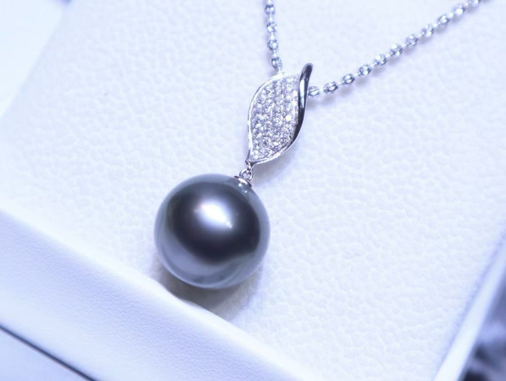 18K White Gold Diamond 13.5mm Tahitian Black Pearl Pendant Necklace