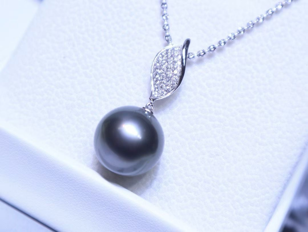 18K White Gold Diamond 13.5mm Tahitian Black Pearl Pendant Necklace
