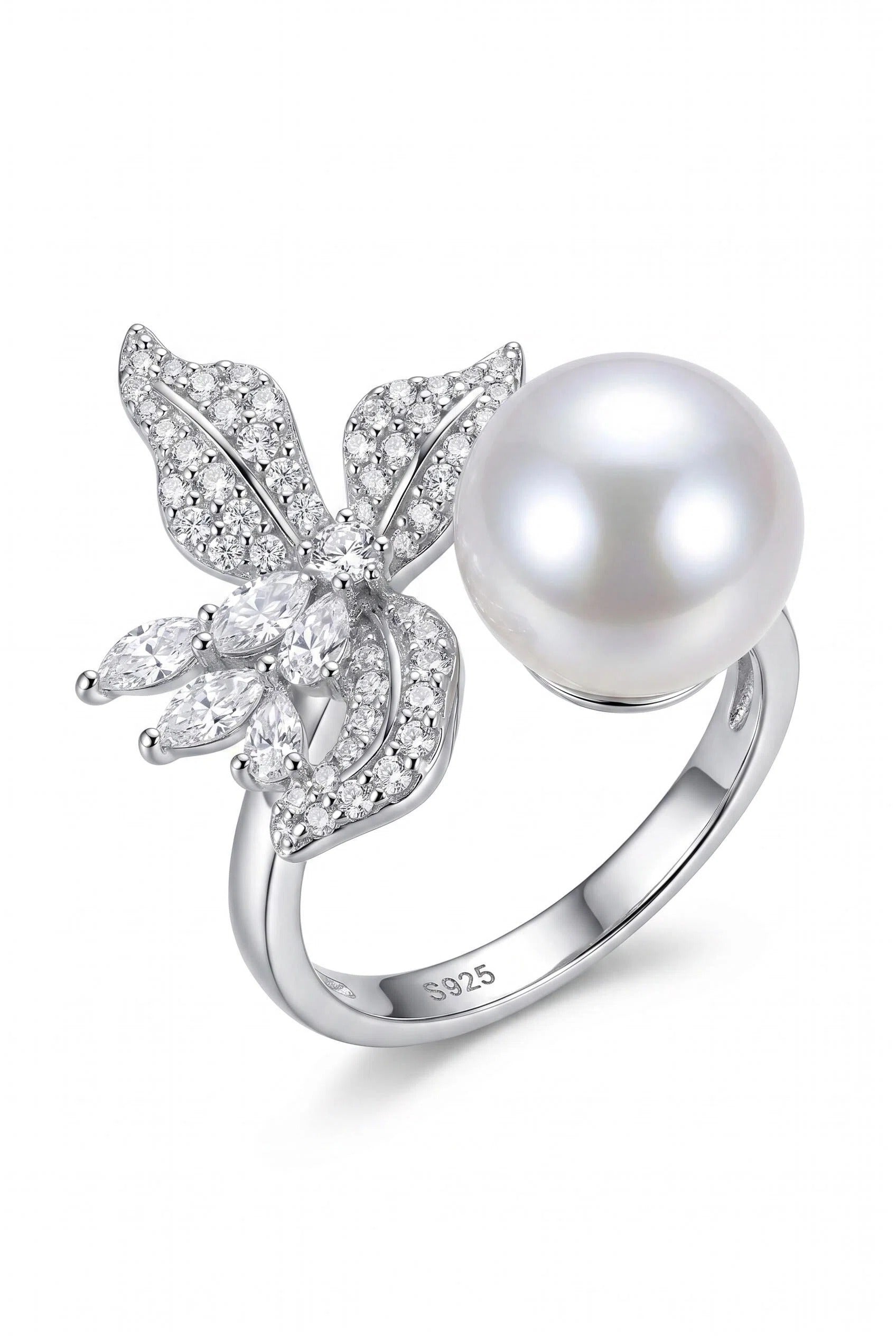 Modern Natural Freshwater Pearl Ring in S925 Sterling Silver