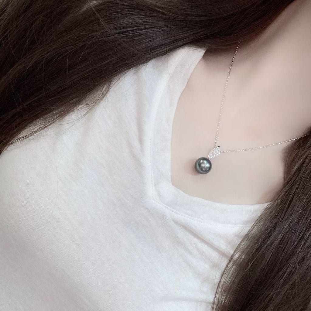 18K White Gold Diamond 13.5mm Tahitian Black Pearl Pendant Necklace