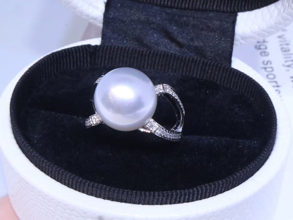 18K White Gold Diamond-Set Australian South Sea Pearl Ring