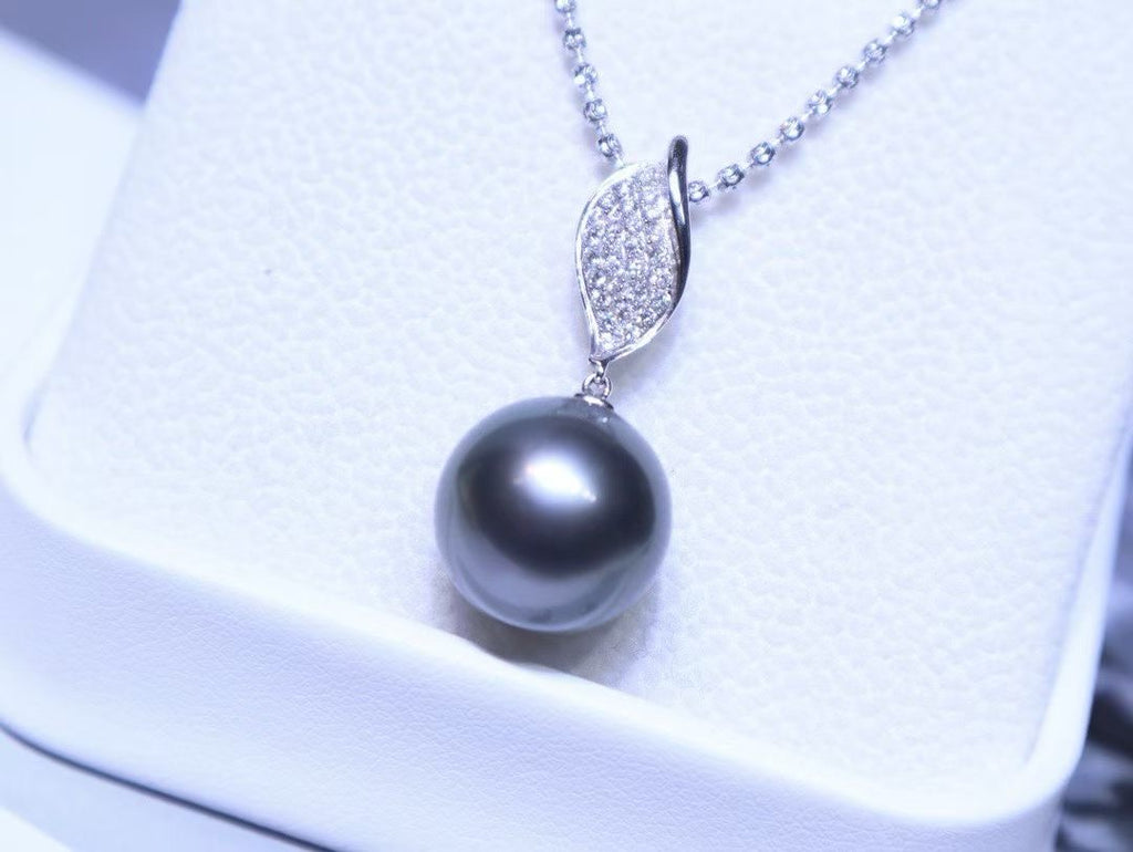 18K White Gold Diamond 13.5mm Tahitian Black Pearl Pendant Necklace