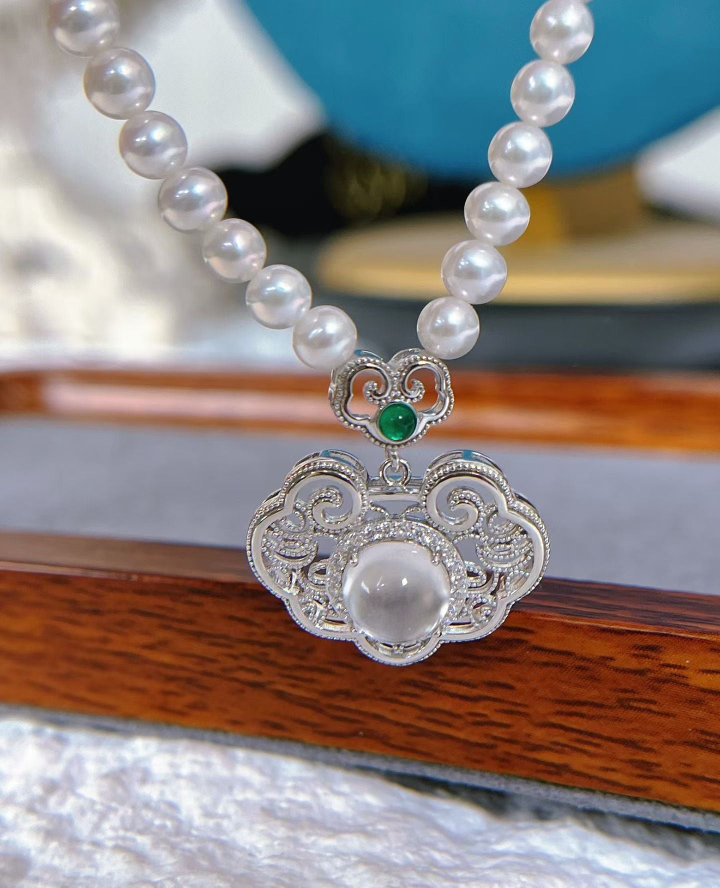 Freshwater Pearl and Water Moss Jade Necklace