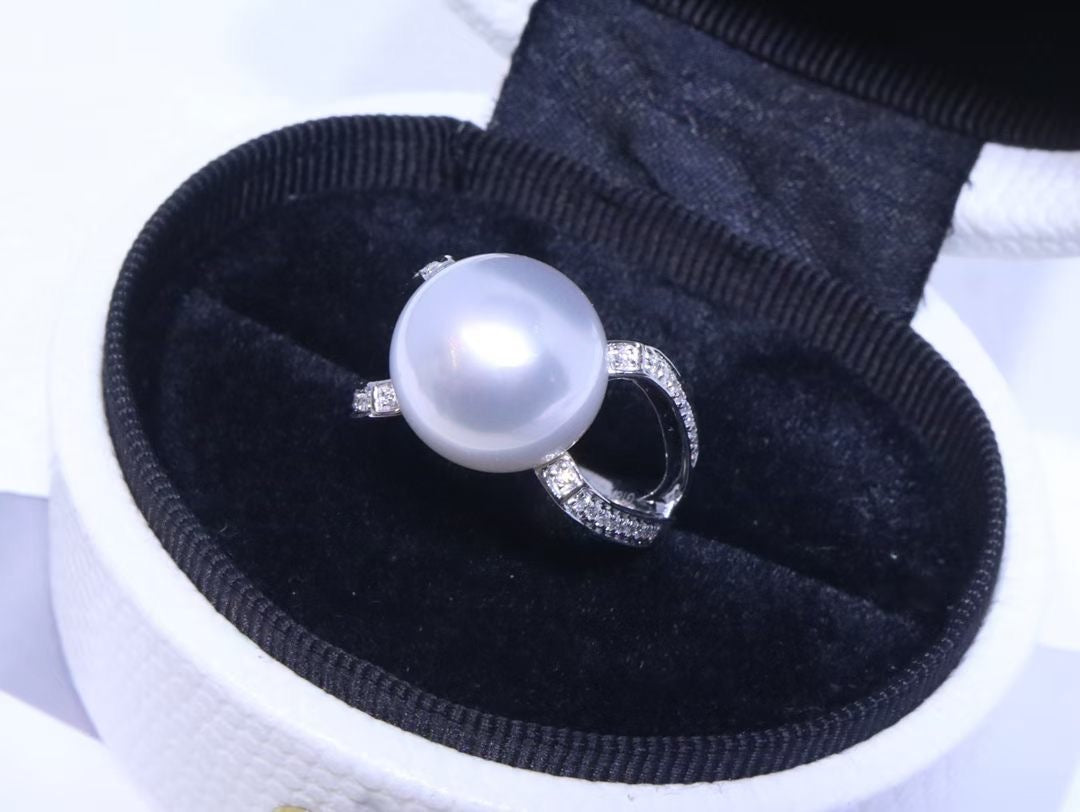 18K White Gold Diamond-Set Australian South Sea Pearl Ring