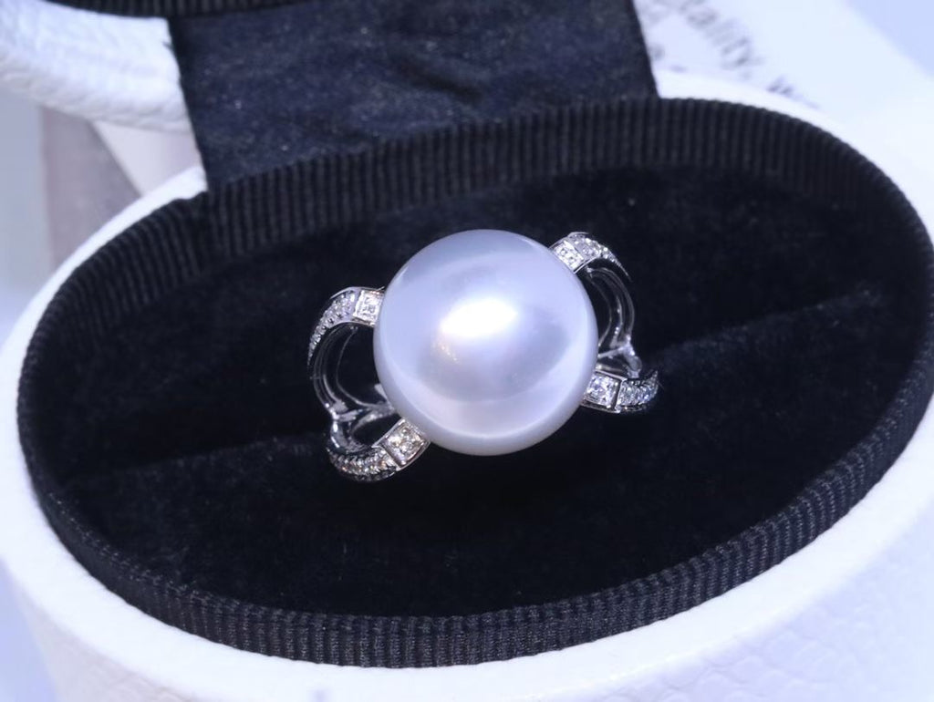 18K White Gold Diamond-Set Australian South Sea Pearl Ring