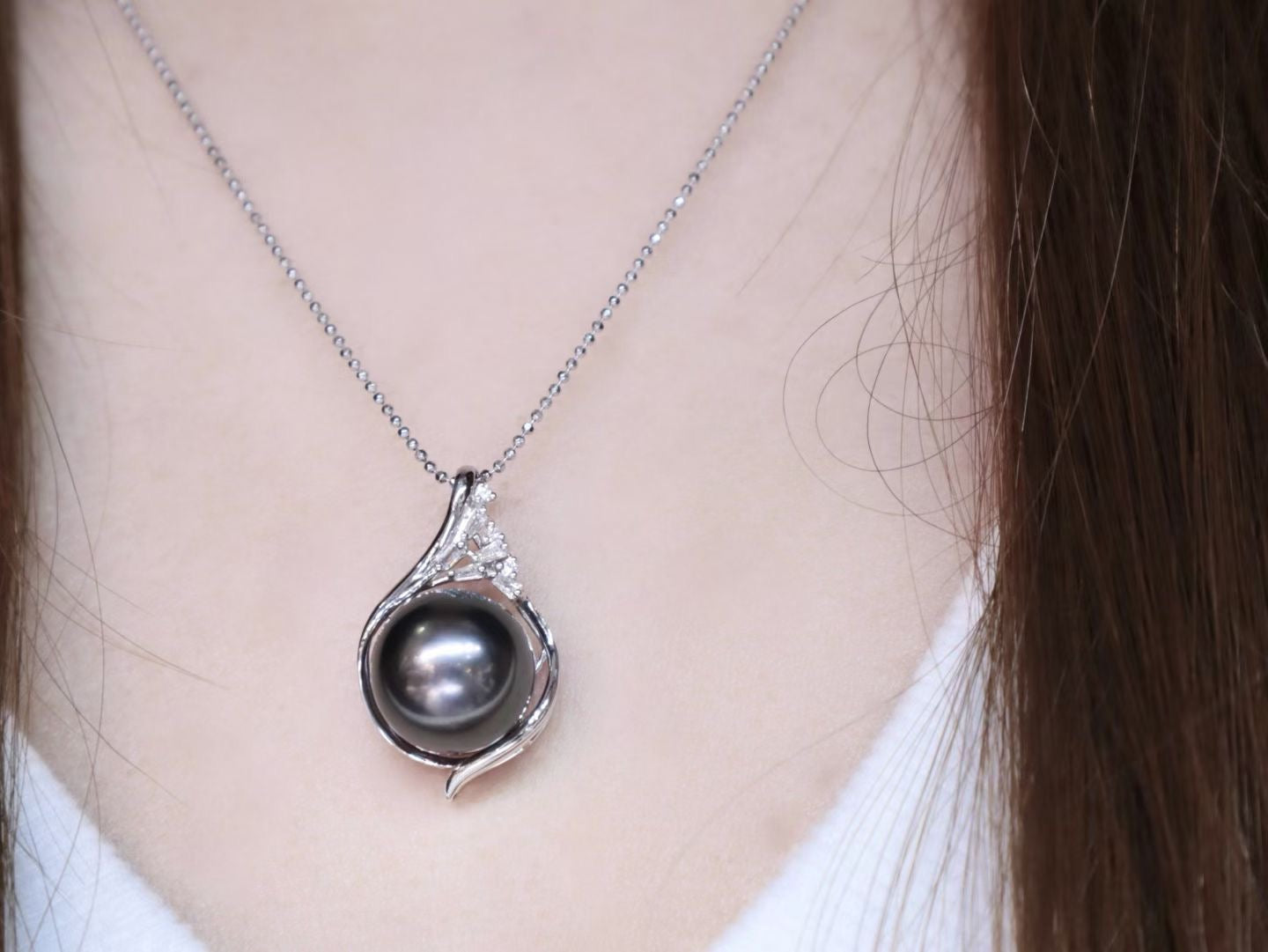 18K White Gold Diamond-Set Tahitian Black Pearl Pendant Necklace