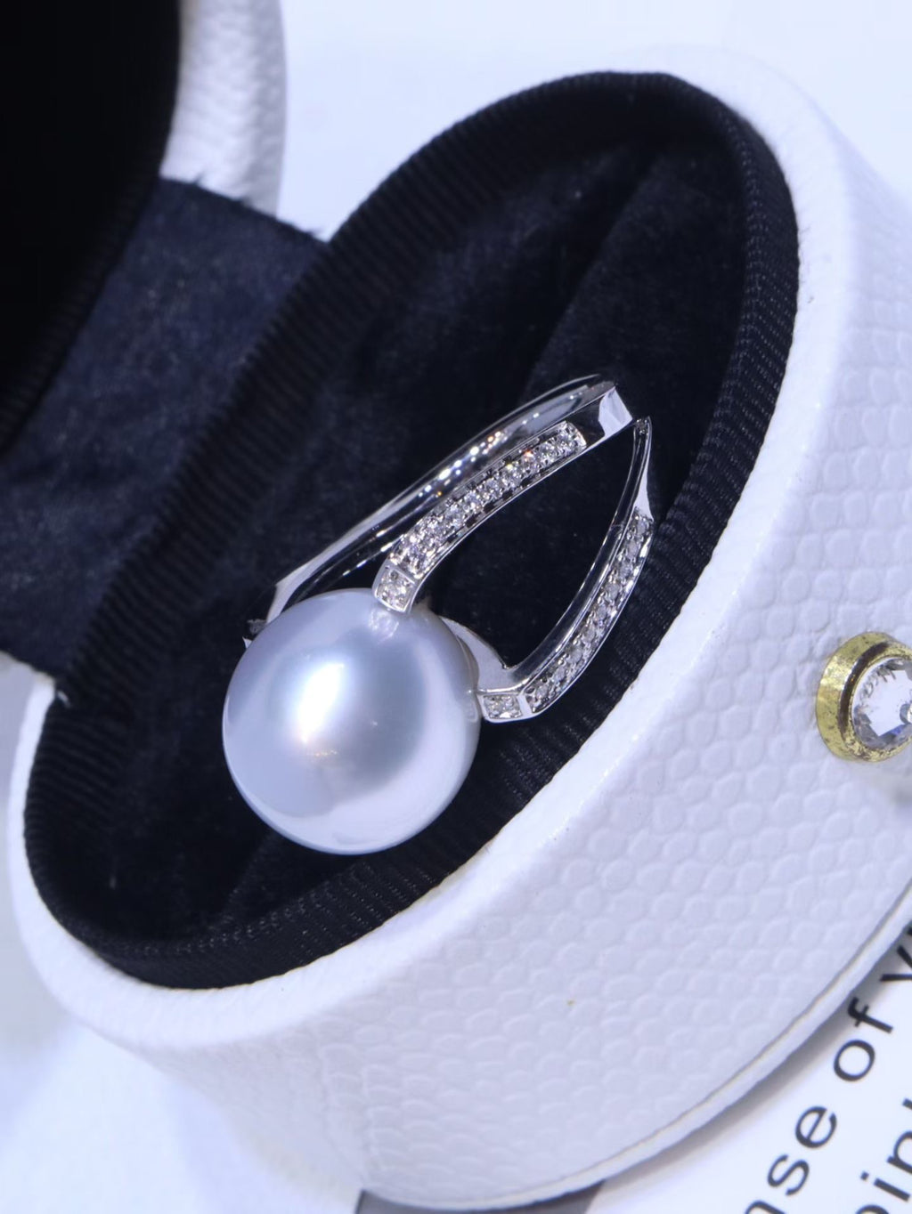 18K White Gold Diamond-Set Australian South Sea Pearl Ring