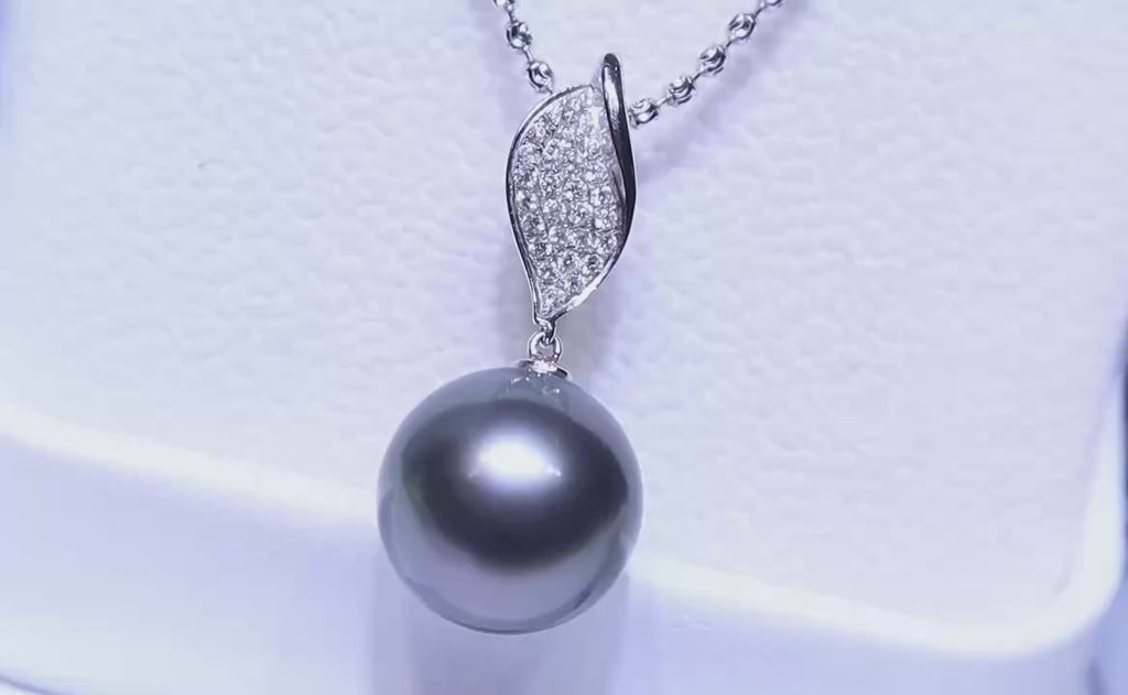 18K White Gold Diamond 13.5mm Tahitian Black Pearl Pendant Necklace