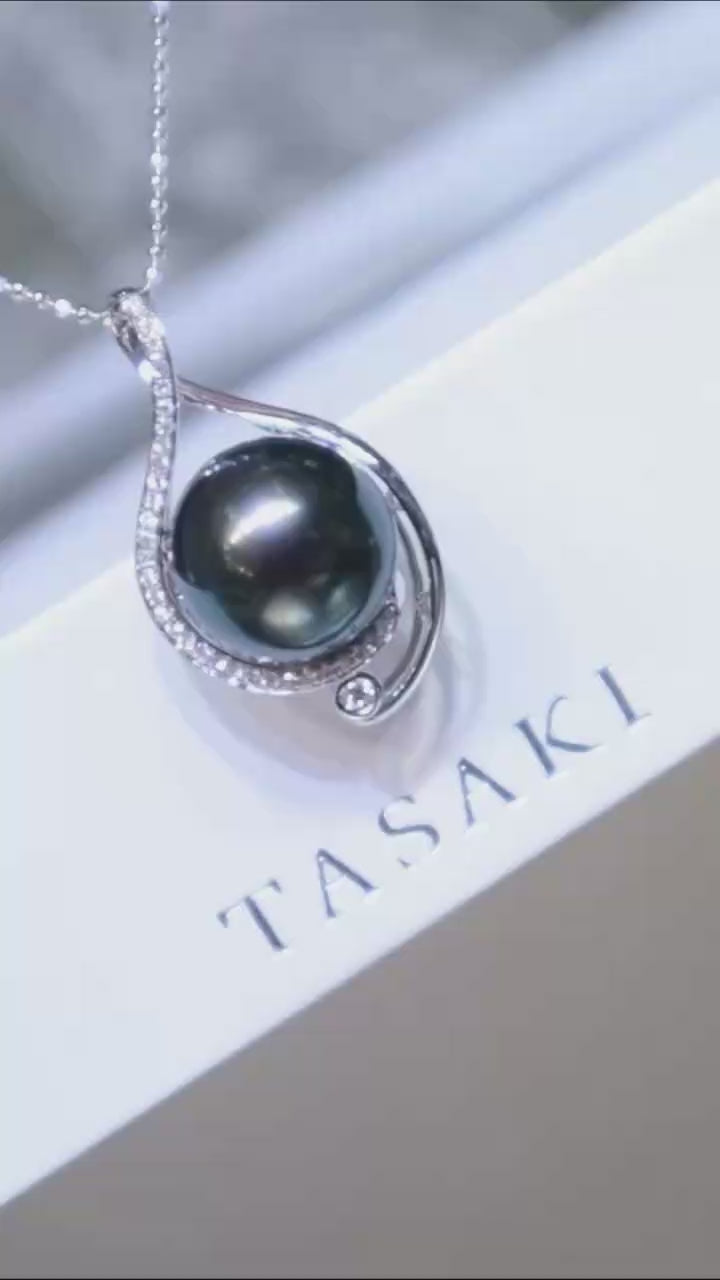 18K White Gold Diamond-set 12.5mm Tahitian Black Pearl Pendant Necklace